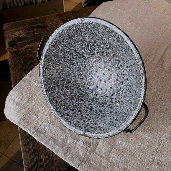 Antique Enamelware Colander - Picture 9 of 9